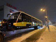 Во львовское депо доставили еще один пятисекционный трамвай «Электрон»